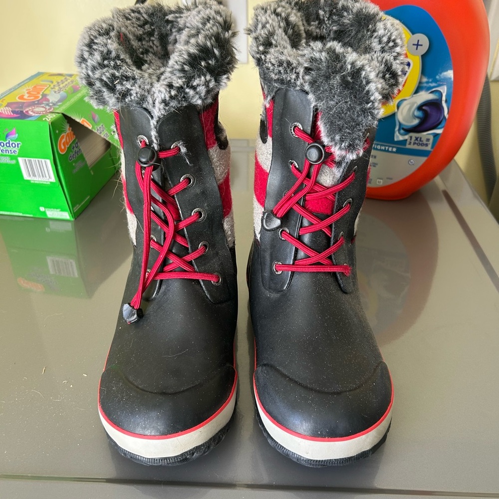 Bogs Kids Boots - Black and Red Plaid
